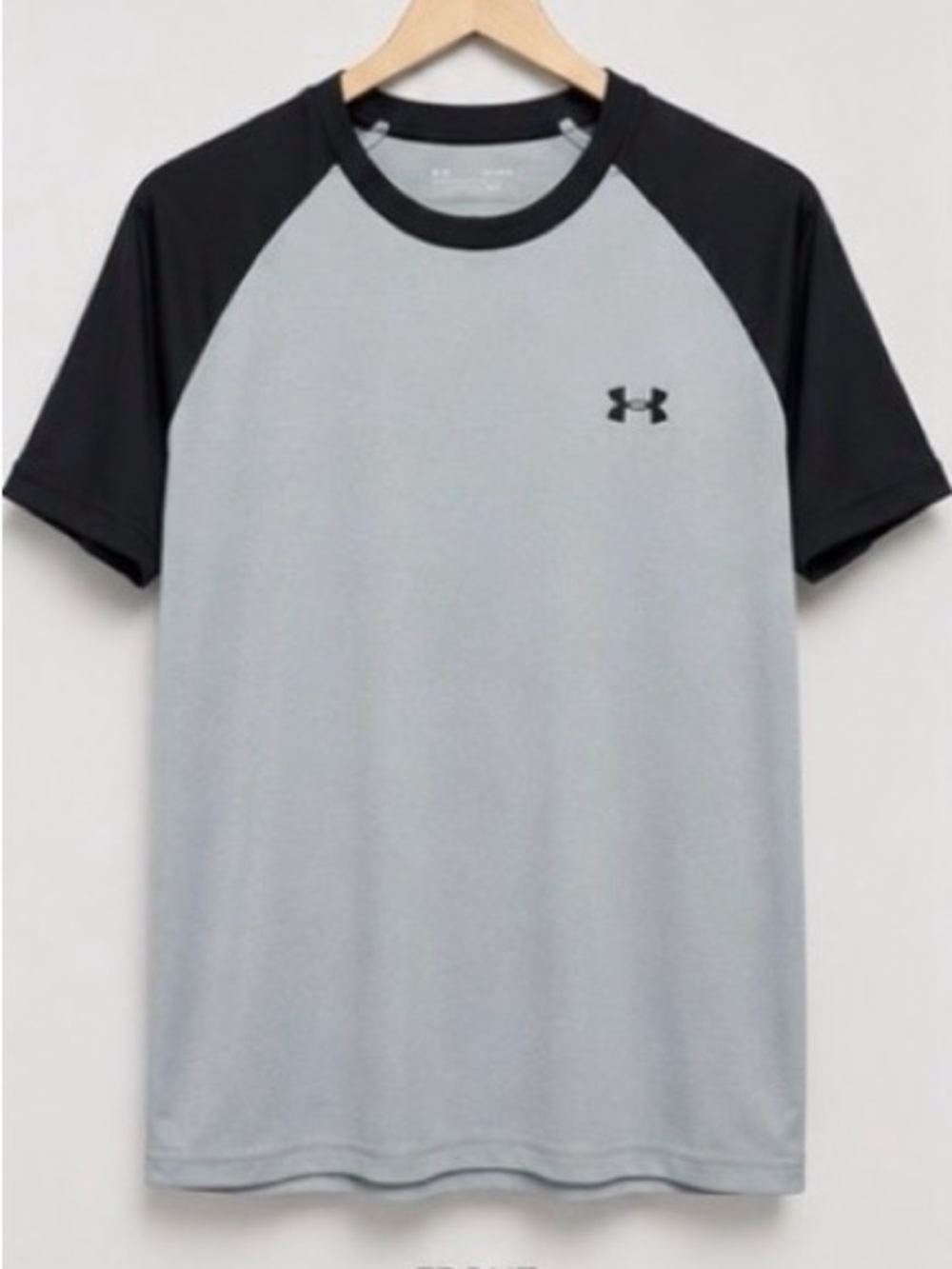 UNDER ARMOUR men’s short sleeve T shirt. Blue/charcoal gray. Size large.
